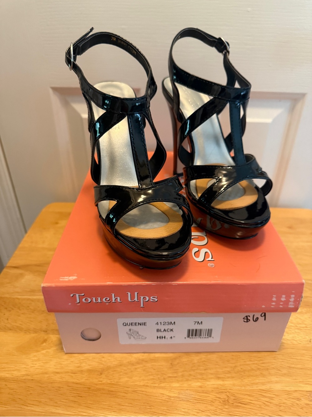 Touch Ups Black Patent T-Strap Platform Sandals 7M